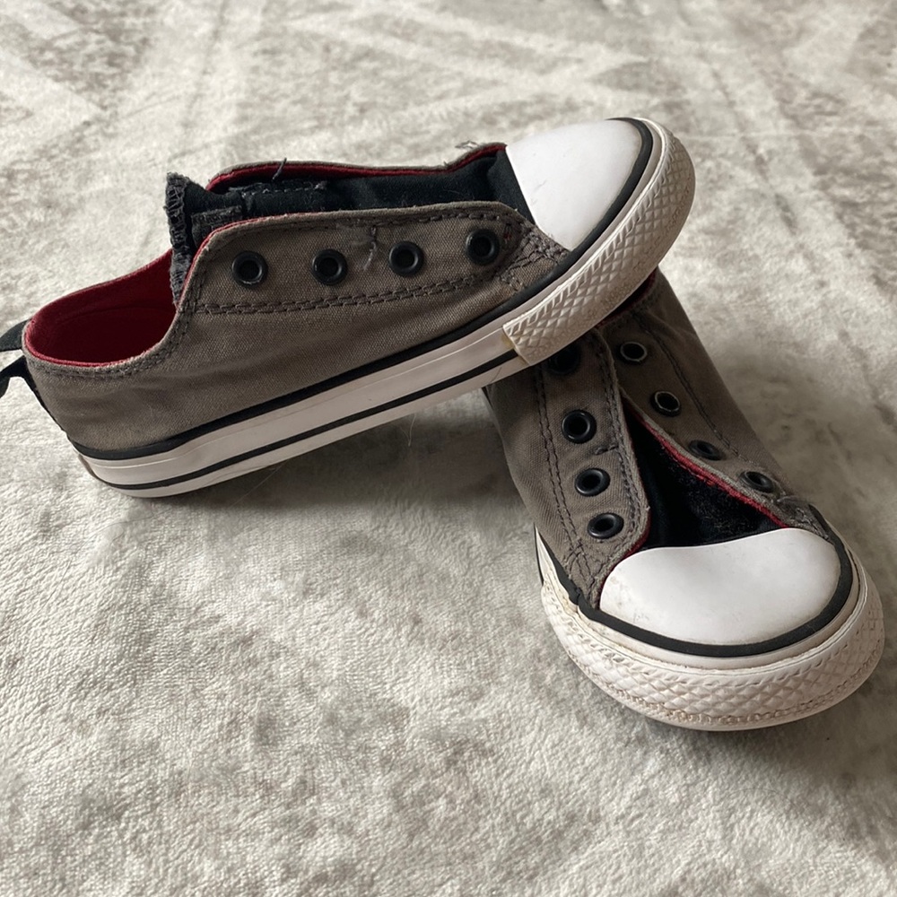 Converse kids size 10 Velcro, no laces, sneakers